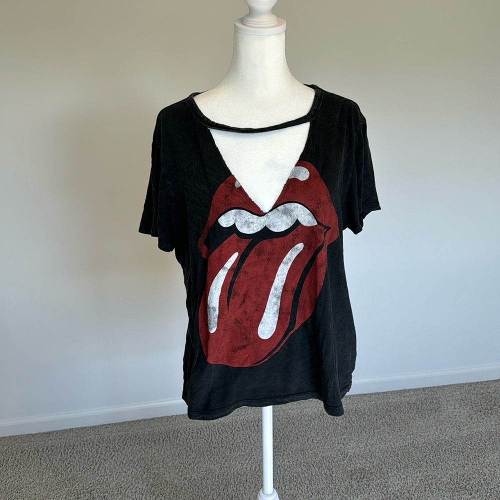 Black Short Sleeve Tee with Red Graphic